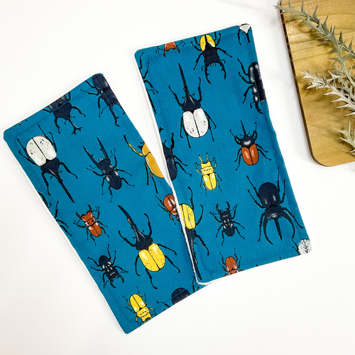 ハーフハンカチ コットン×パイル地 リアルな昆虫柄（エメラルド