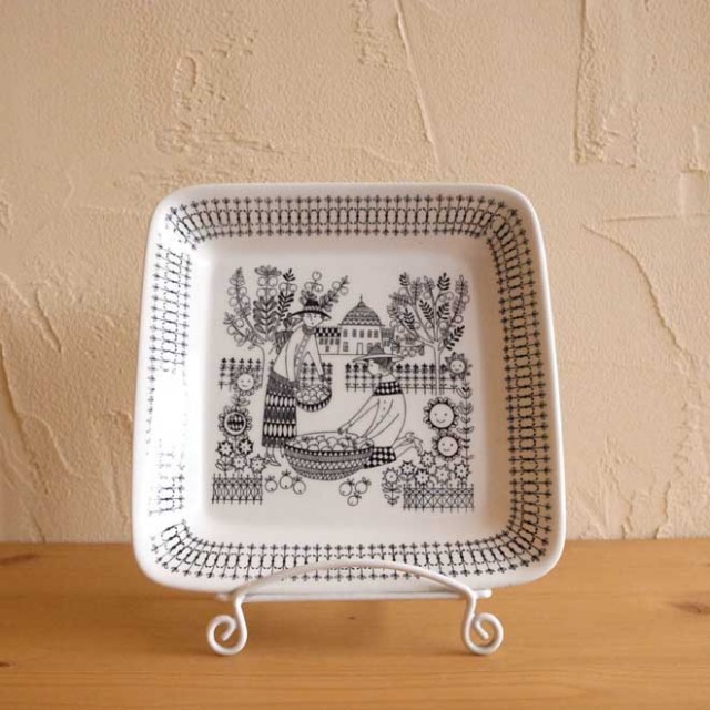 ライヤ・ウオシッキネンのエミリア/スクエアプレート | 北欧家具の